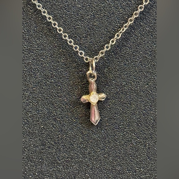 🩶✝️🩶Elegant Childs Silver Tone Necklace with Two-Tone Cross Pendant🩶✝️🩶/EUC - Picture 6 of 7